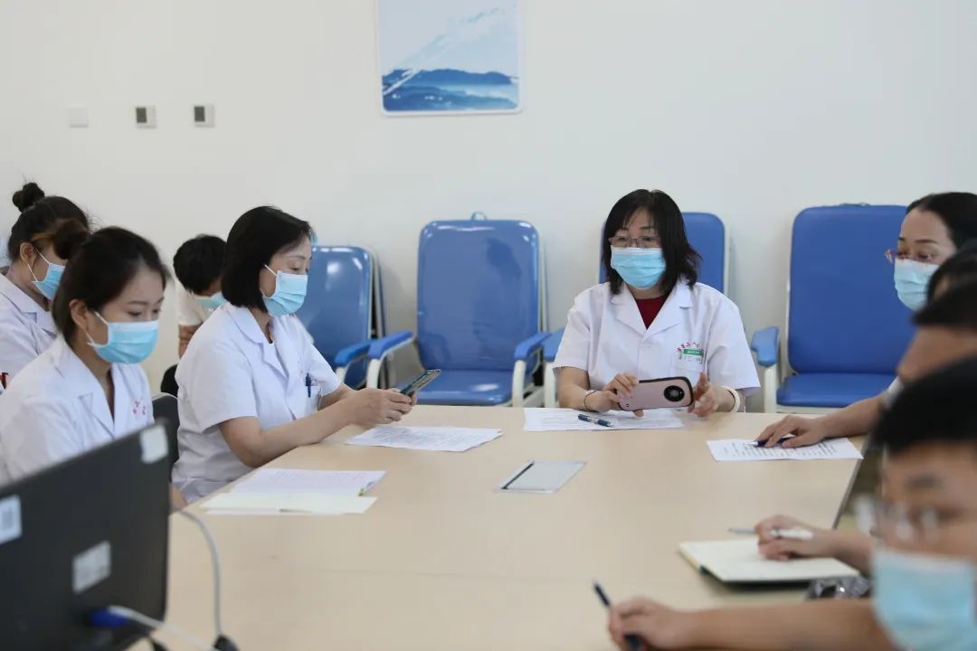 全省首家！中國醫(yī)科大學(xué)附屬第一醫(yī)院專家來“查房”，家門口享國內(nèi)優(yōu)質(zhì)醫(yī)療資源！(圖2)