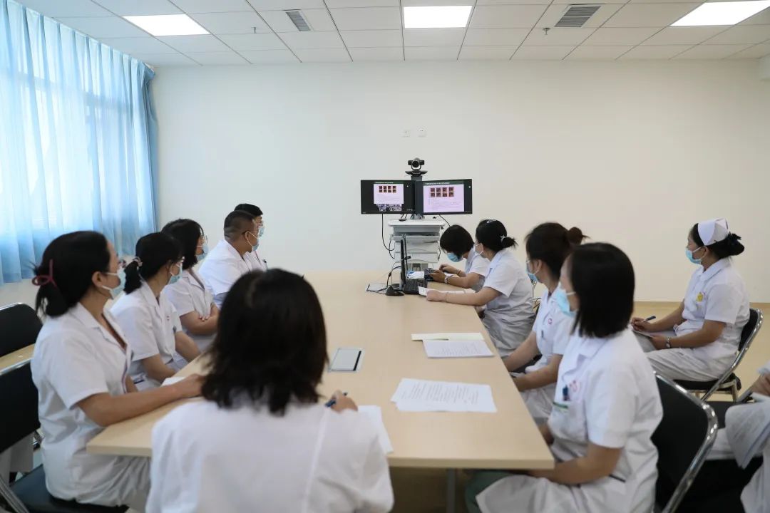 全省首家！中國醫(yī)科大學(xué)附屬第一醫(yī)院專家來“查房”，家門口享國內(nèi)優(yōu)質(zhì)醫(yī)療資源！(圖1)