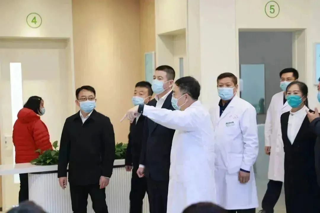 龍港區(qū)人大、區(qū)政府領(lǐng)導(dǎo)一行視察調(diào)研龍港國際醫(yī)療健康產(chǎn)業(yè)園(圖5)