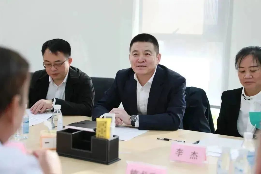 龍港區(qū)人大、區(qū)政府領(lǐng)導(dǎo)一行視察調(diào)研龍港國際醫(yī)療健康產(chǎn)業(yè)園(圖11)