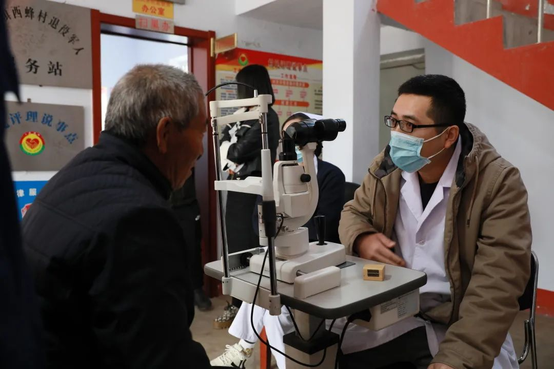 踐行黨的二十大精神，市二院黨員開展大型公益出診！(圖6)
